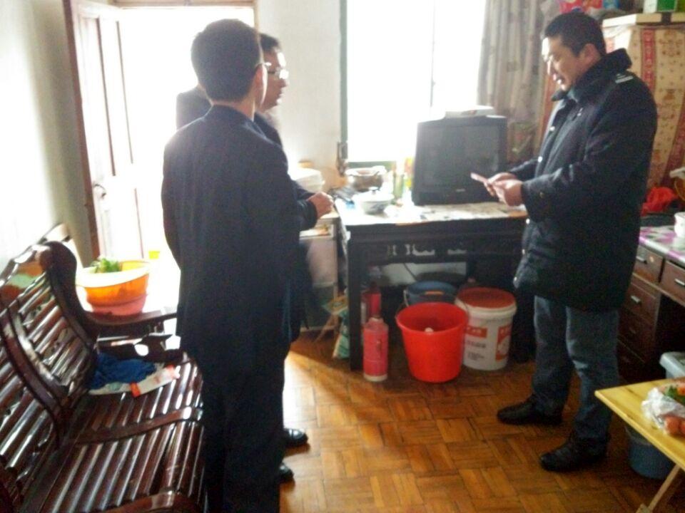 冬日送温暖 亲风至一线2.JPG 冬日送温暖 亲风至一线2.JPG
