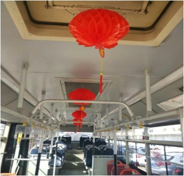 102车辆挂灯笼.JPG