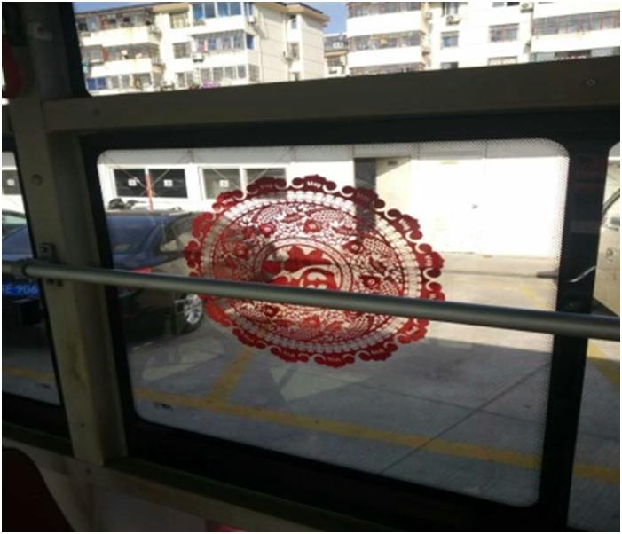 102车辆挂灯笼1.JPG