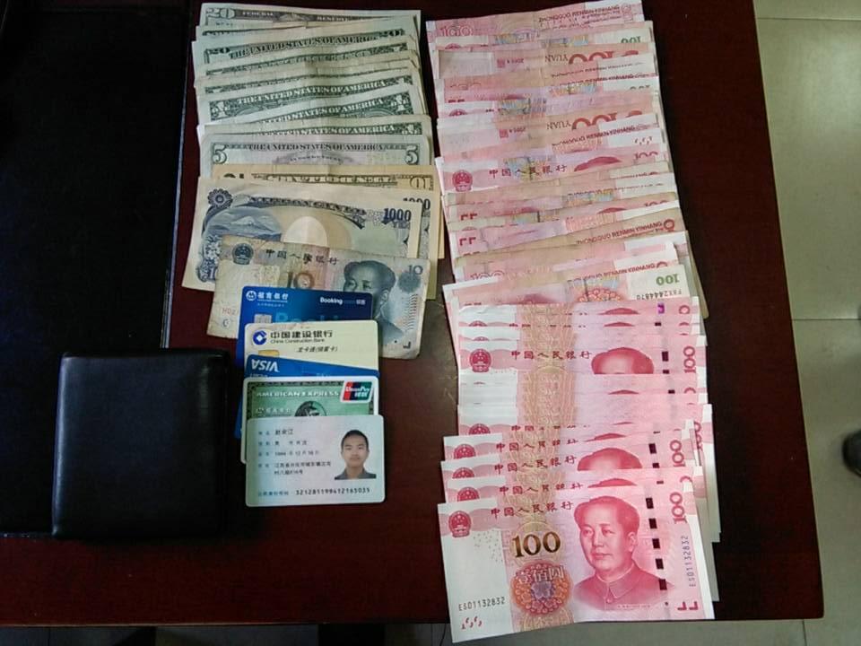 公交102路驾驶员拾得贵重钱物交还失主.JPG
