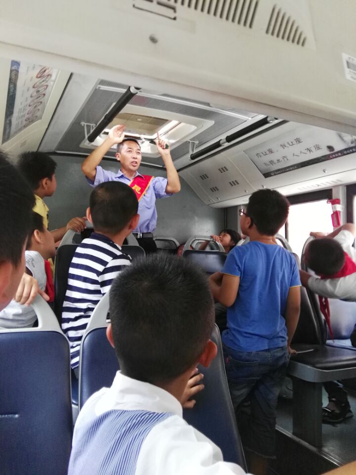 “公交安全知识进校园”走进大公小学.jpg “公交安全知识进校园”走进大公小学.jpg