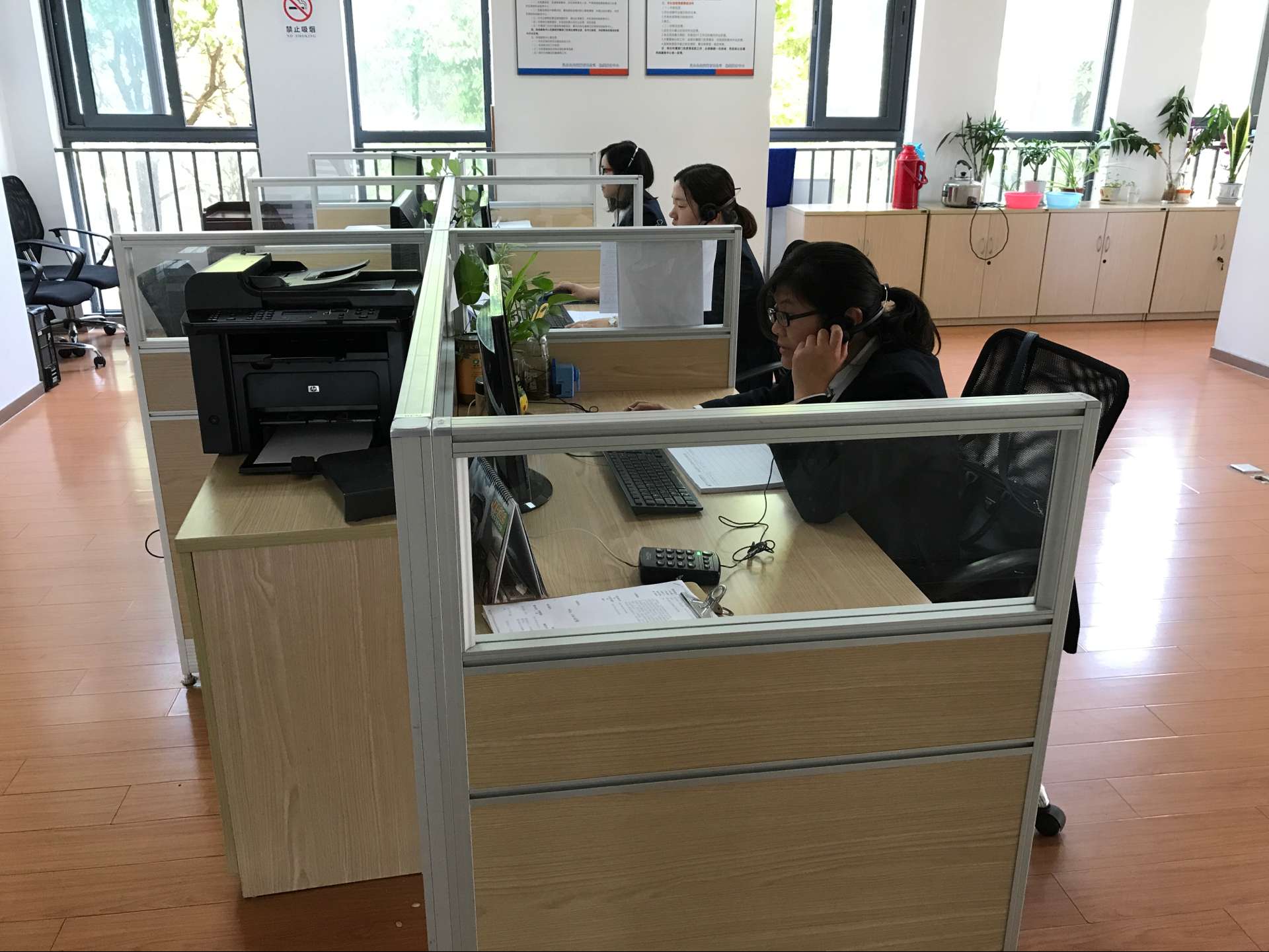 热线.jpg 热线.jpg