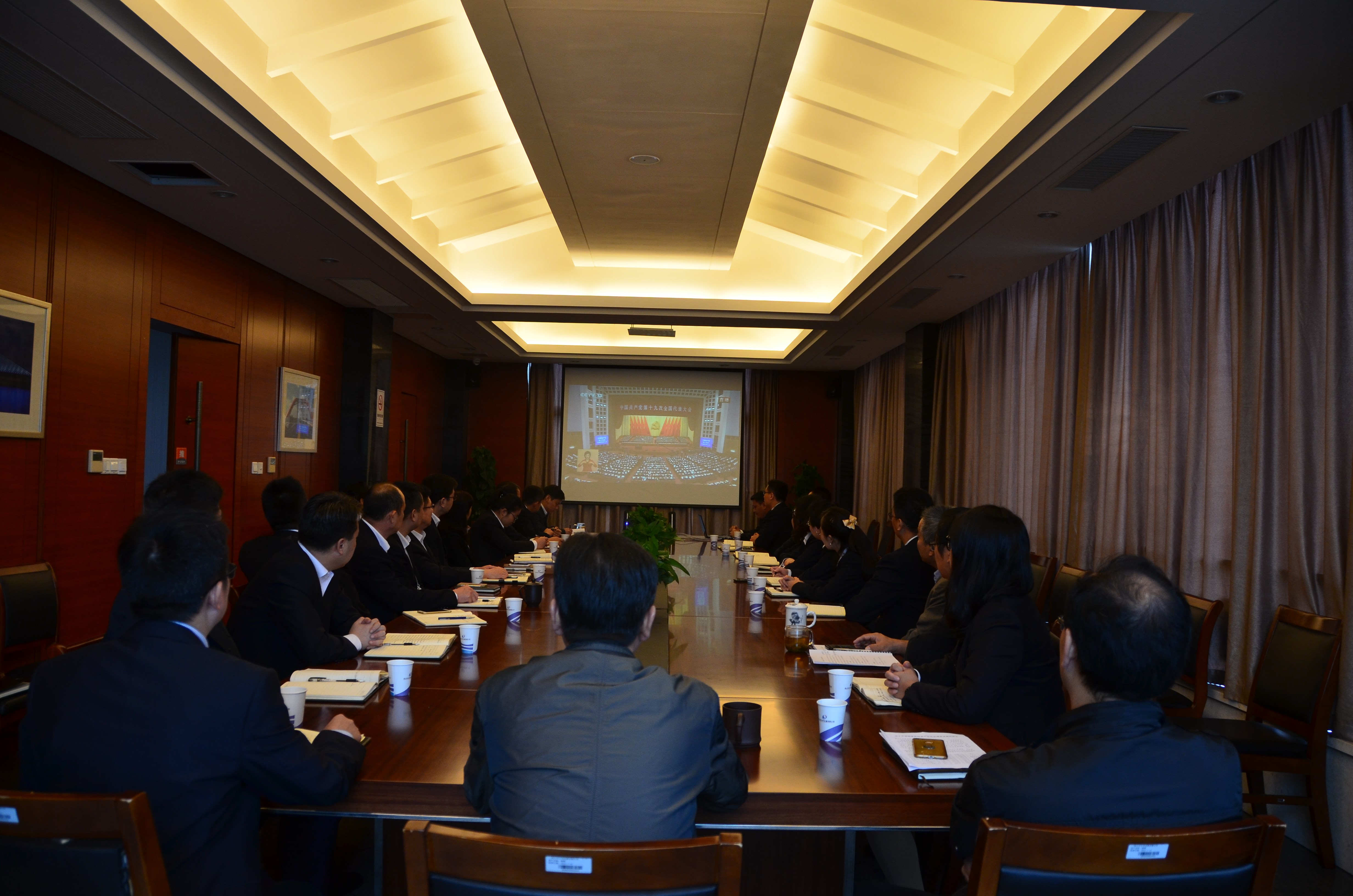 公交党总支集中组织收看十九次全国代表大会开幕会1.JPG 公交党总支集中组织收看十九次全国代表大会开幕会1.JPG