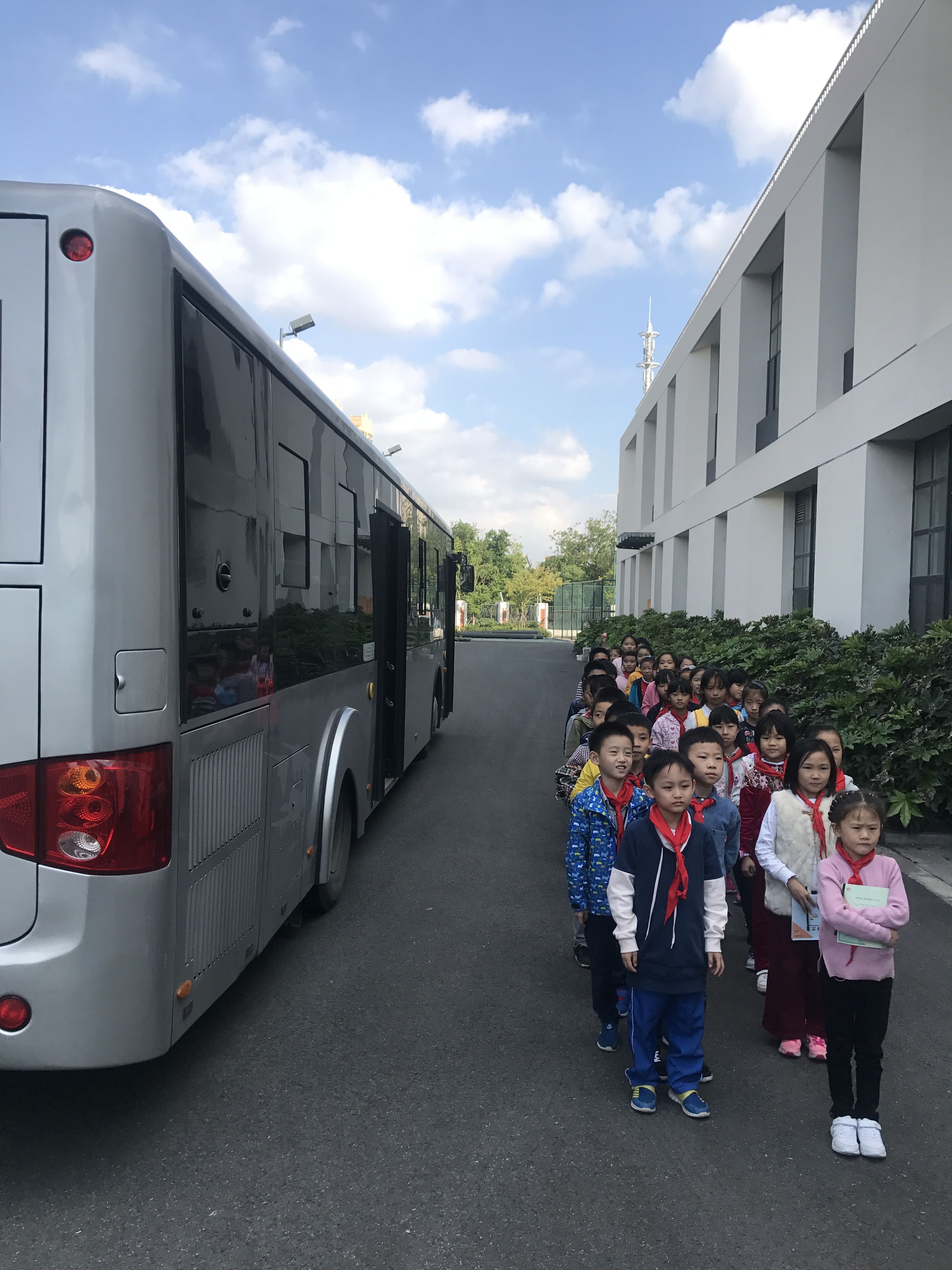 “公交安全知识进校园”走进花桥中心校集善校区.jpg