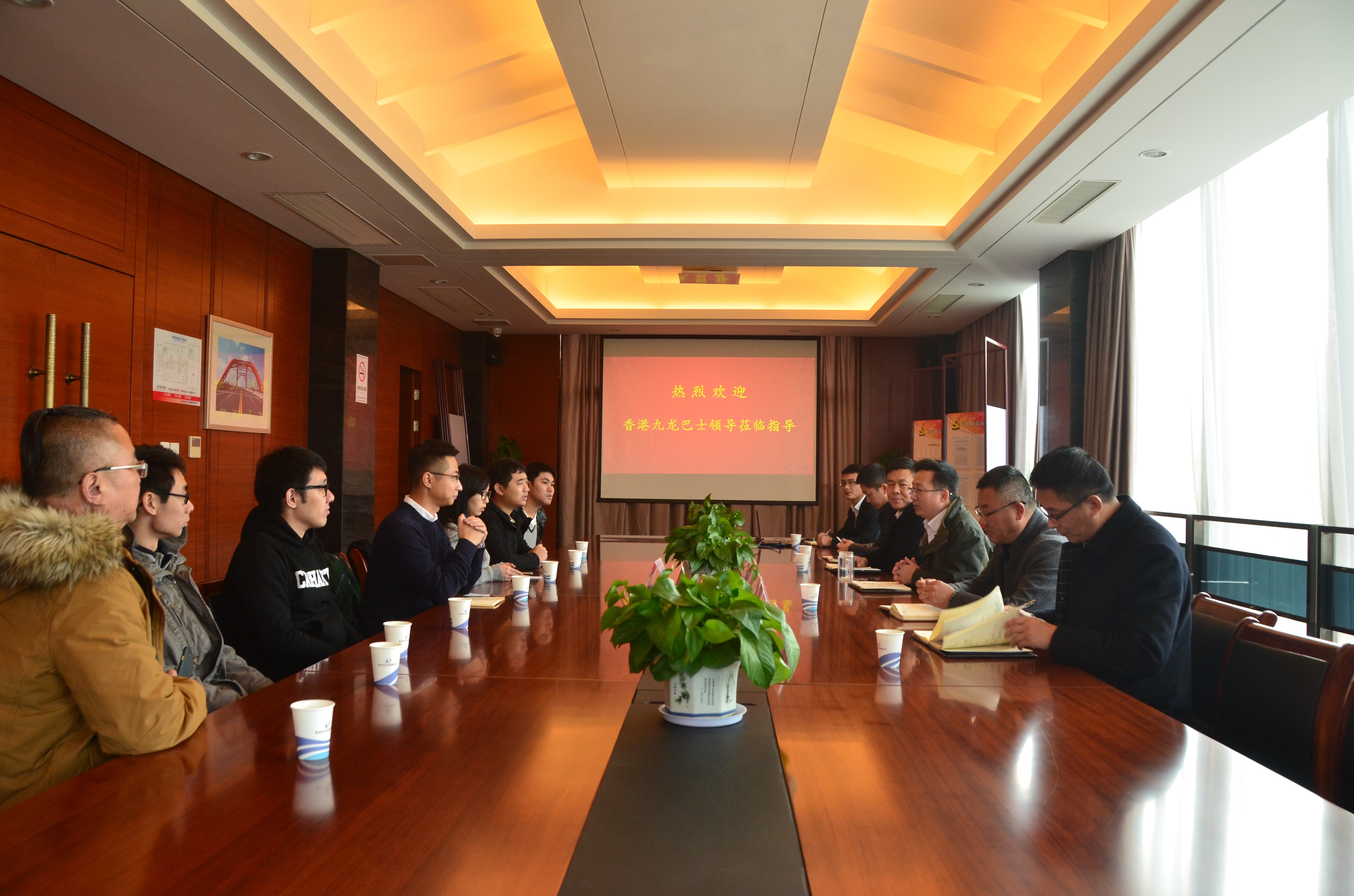 香港九龙公交到公司考察交流.JPG