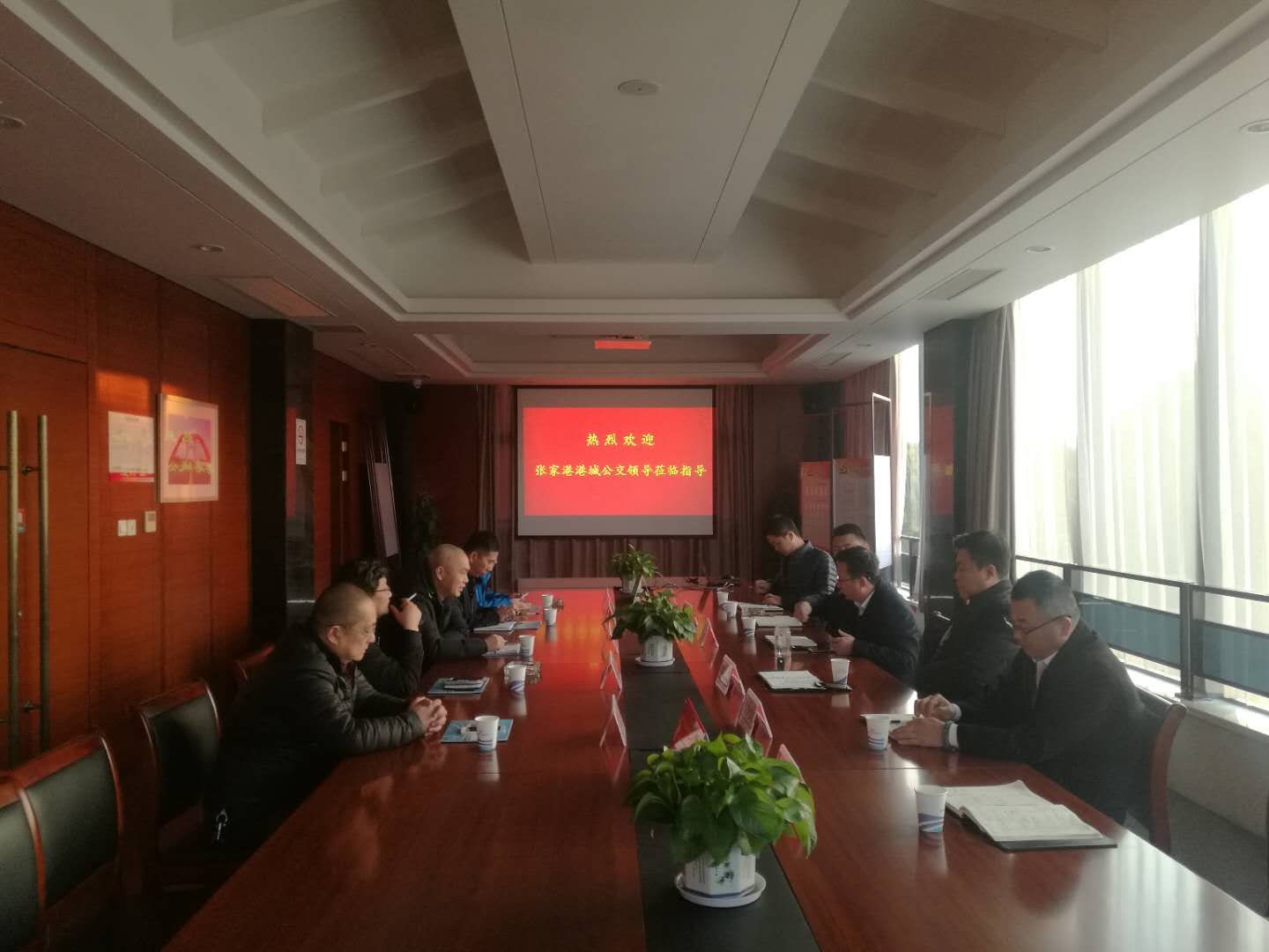 港城公交来访.jpg 港城公交来访.jpg