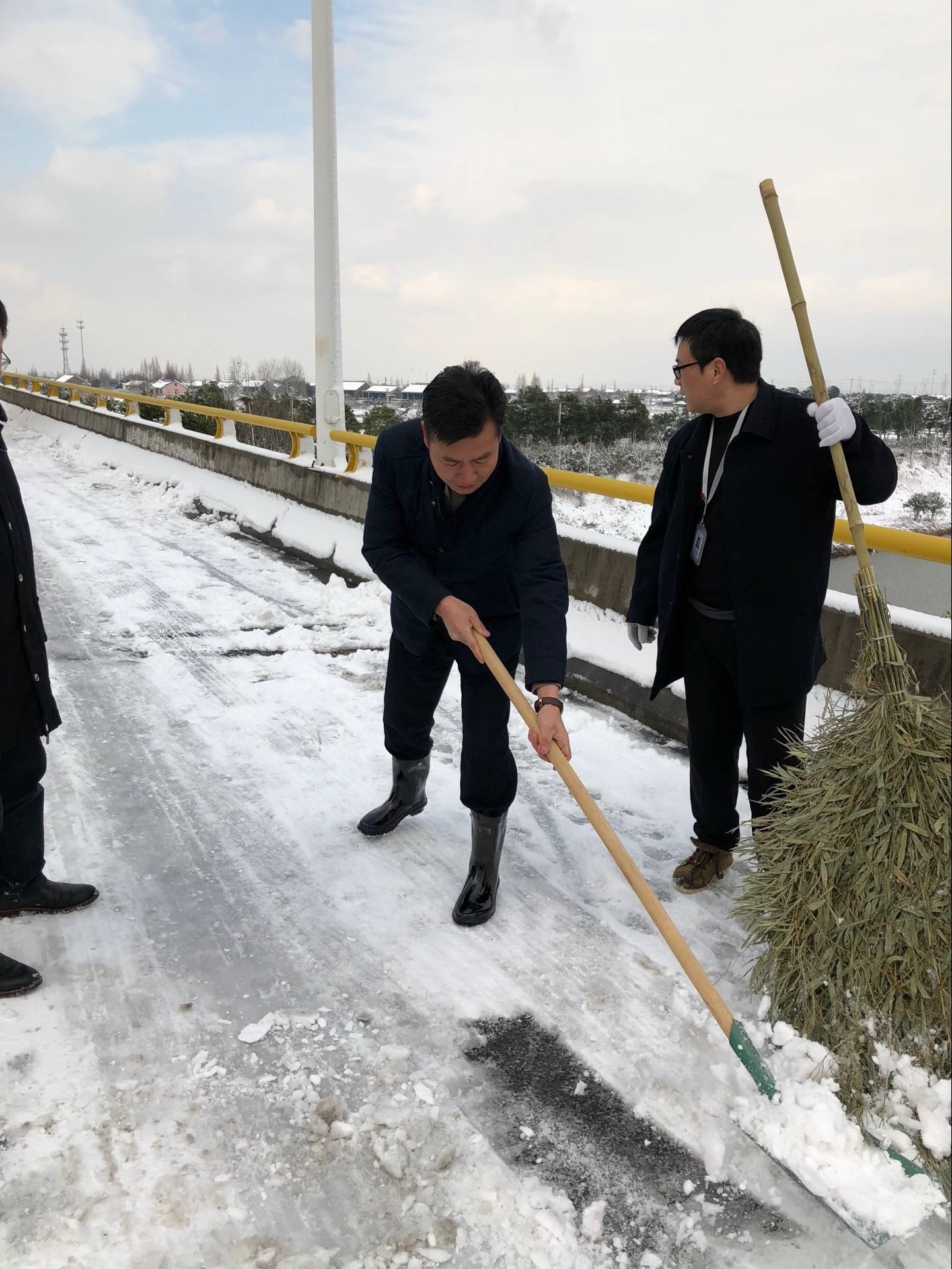 沈董除雪.jpg 沈董除雪.jpg