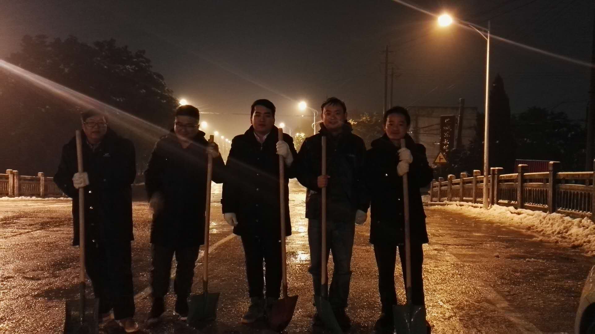 我们笑对风雪.jpg 我们笑对风雪.jpg