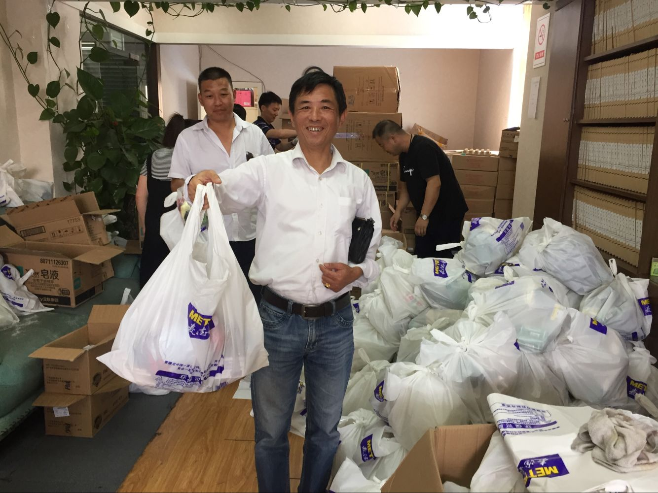 出租防暑降温用品发放.png 出租防暑降温用品发放.png