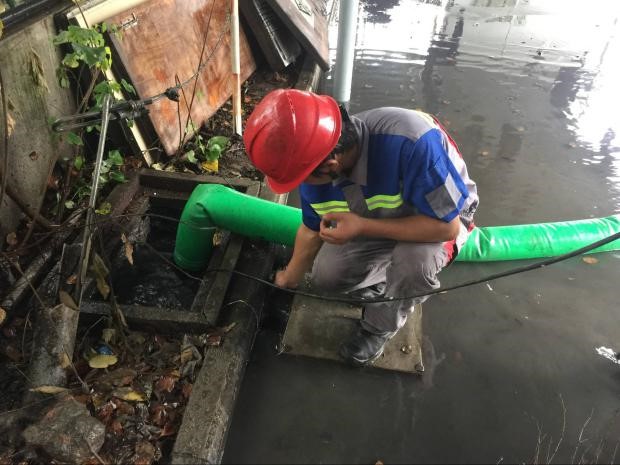 修理抗台防汛排水1.jpg 修理抗台防汛排水1.jpg