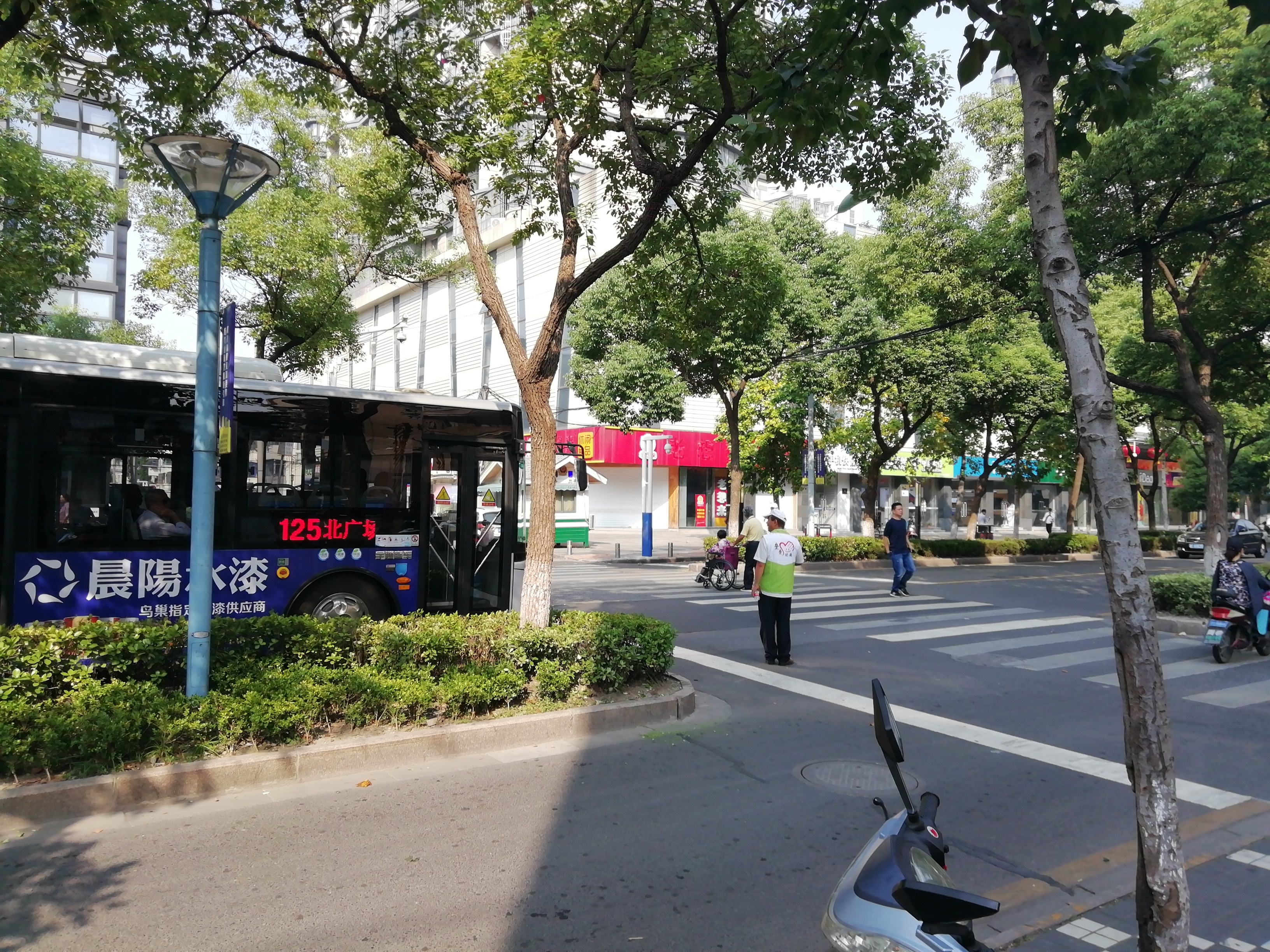 引领城市文明 塑造交通安全1.jpg