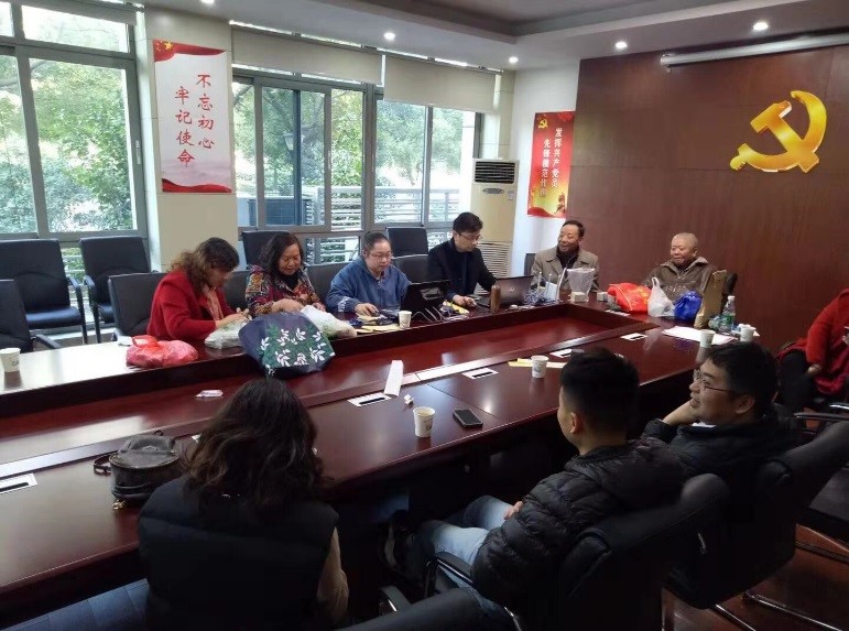 便民中心上门办理老年卡爱心卡年审.jpg 便民中心上门办理老年卡爱心卡年审.jpg
