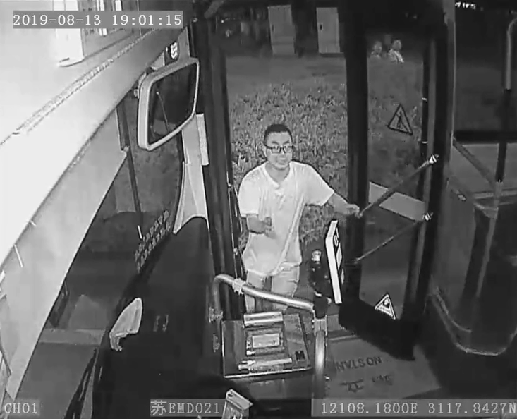 102路罗建亮灭火.png