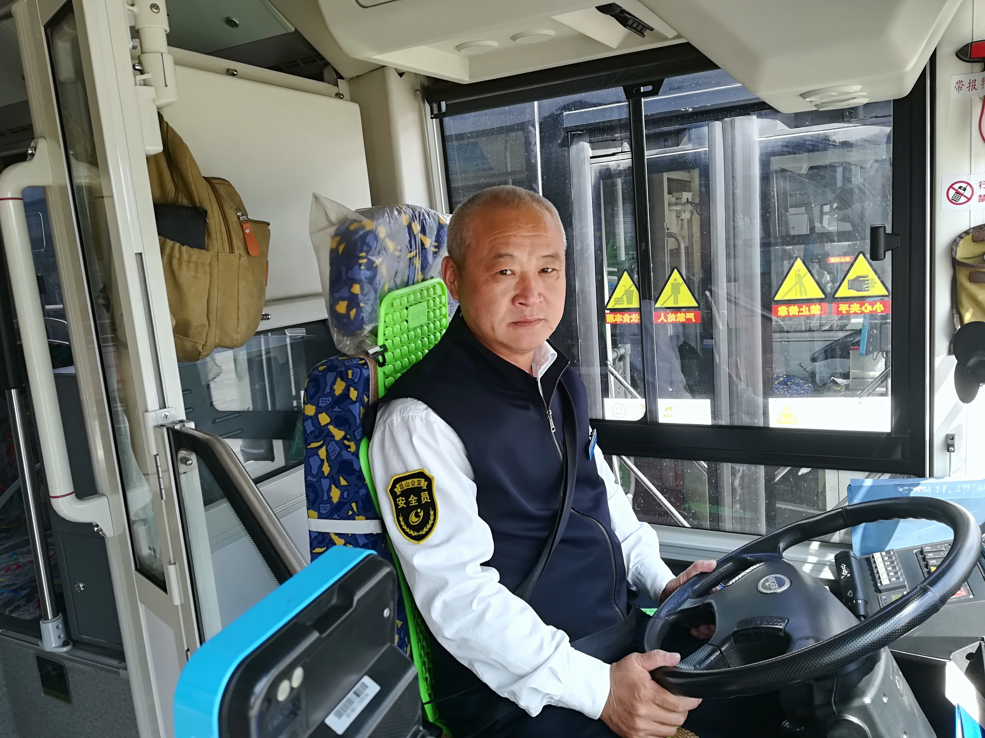 16路驾驶员顾品春.jpg 16路驾驶员顾品春.jpg
