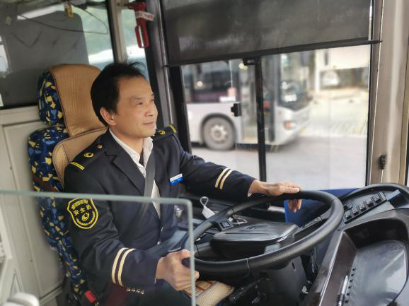 254路驾驶员邹远游.png