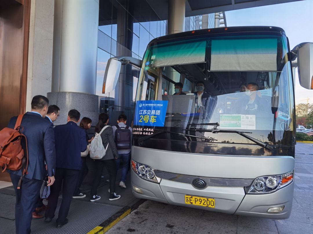 服务进博会.jpg 服务进博会.jpg