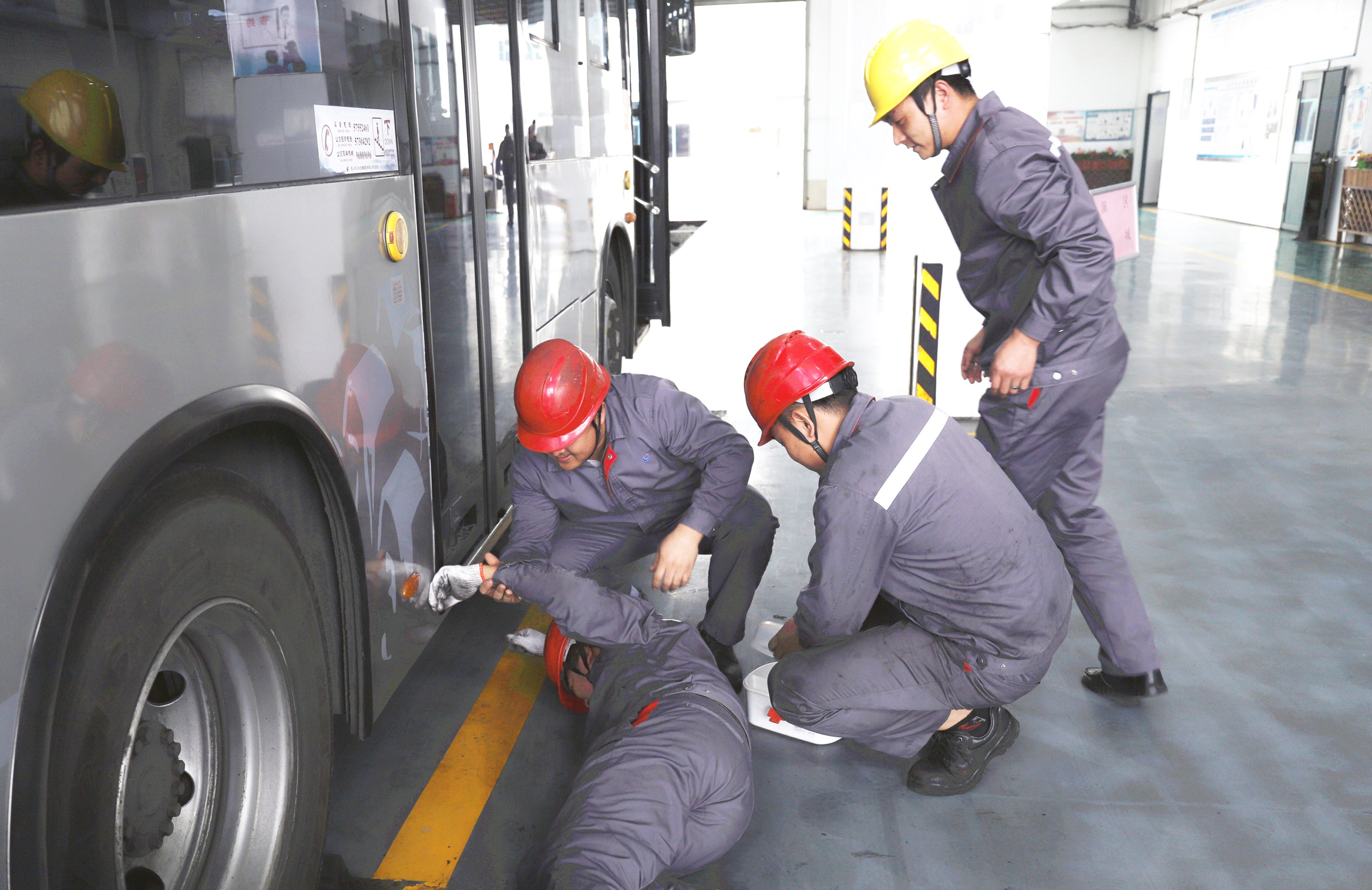 应急救援演练1.jpg 应急救援演练1.jpg